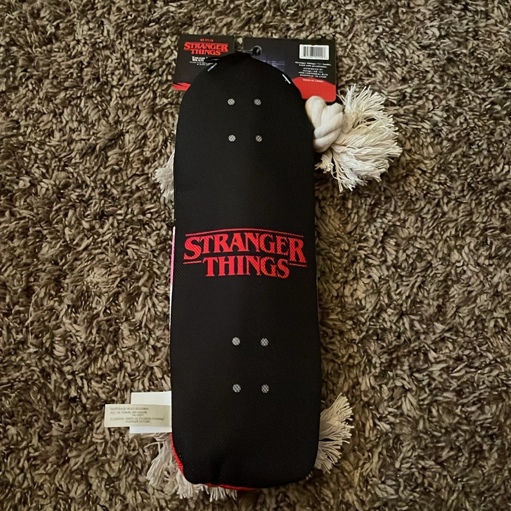 Netflix-Stranger Things - Picture 2 of 2